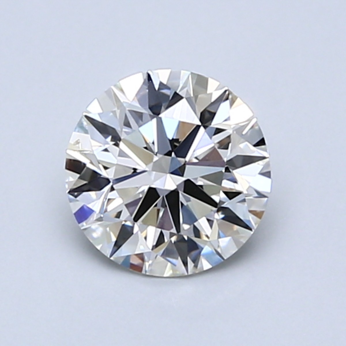 I color diamond with faint fluorescence